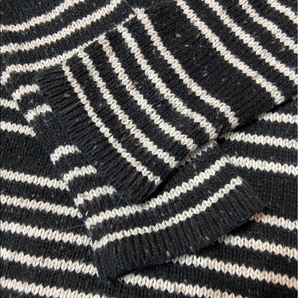 GIFTED ON TREND Roxy Poncho - Picture 3 of 13